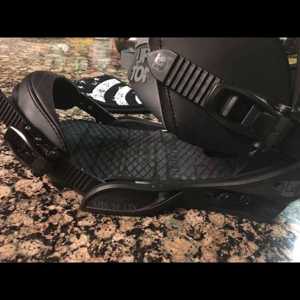 BURTON MISSION SNOWBOARD BINDINGS.